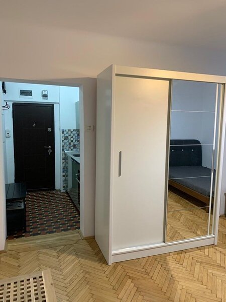 Garsoniera ultracentral piata Romana- Ase